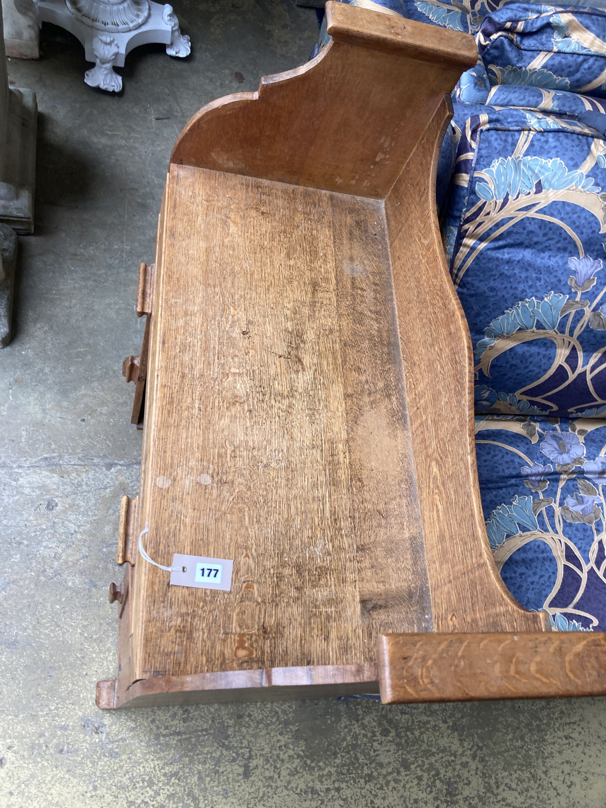 An Art Deco oak desk, width 79cm, depth 40cm, height 97cm